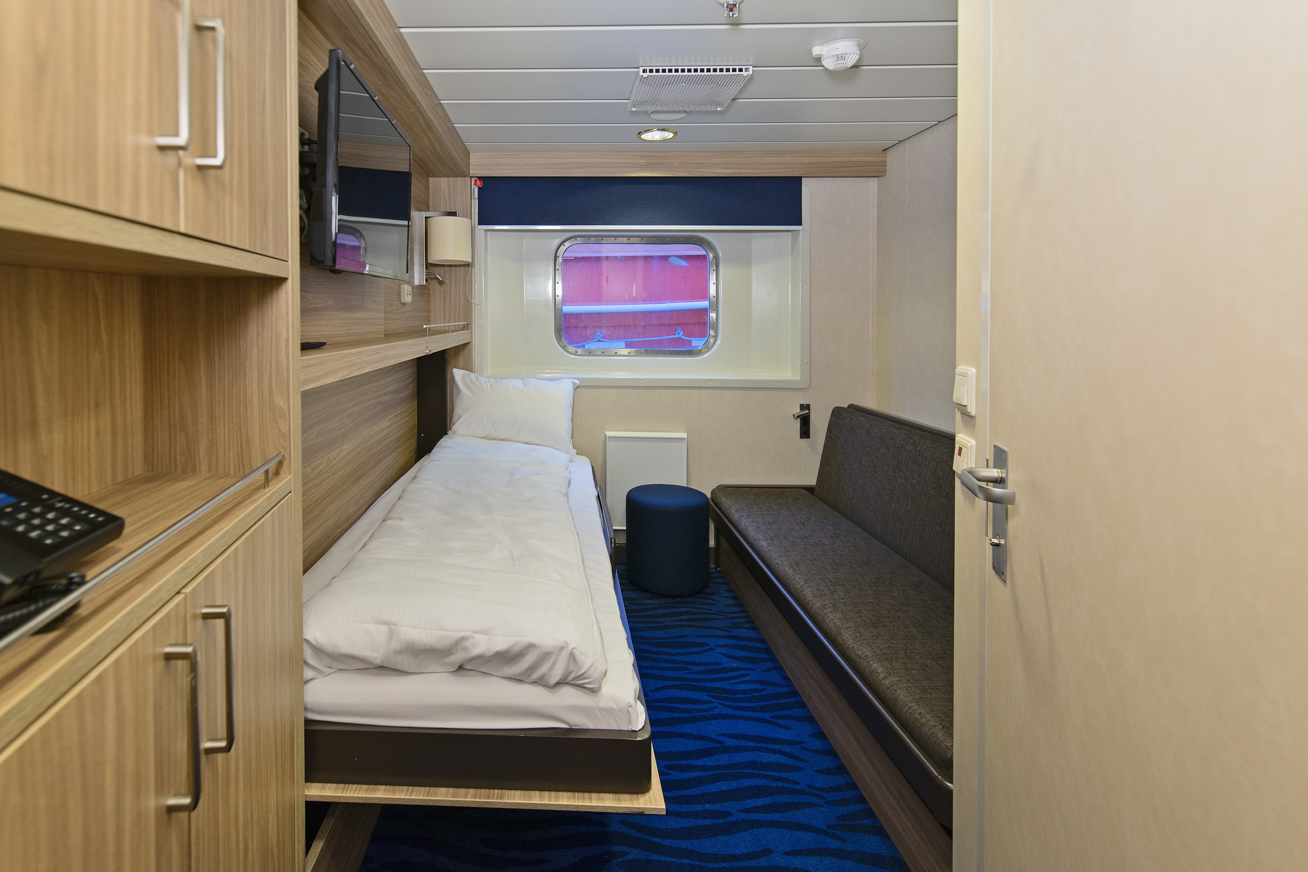 Polar Outside | Twin on upper or promenade deck with window (restricted view)